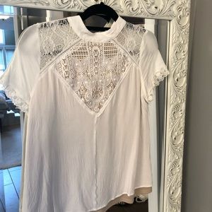 Adorable white lace short sleeved blouse.
